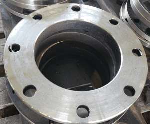 Serrated Spiral Finish on Flange in processing